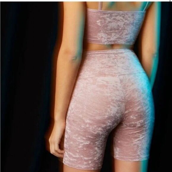 Aritzia Tna Atmosphere Velvet Biker Short In Wistful Mauve Size XS - Picture 2 of 8